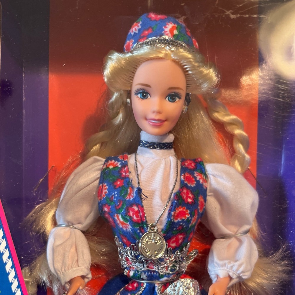 Vintage 1995 Barbie Dolls of the World Norwegian Barbie New In Box!